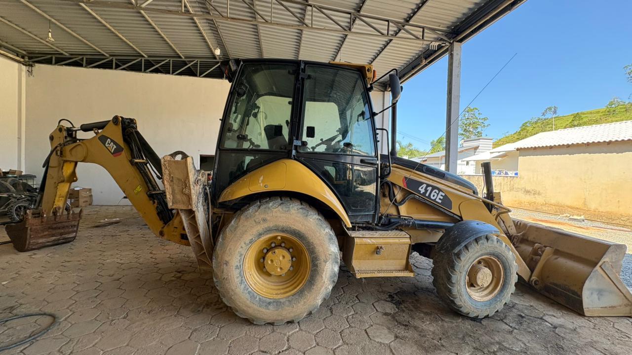 Retroescavadeira - 416 Caterpillar